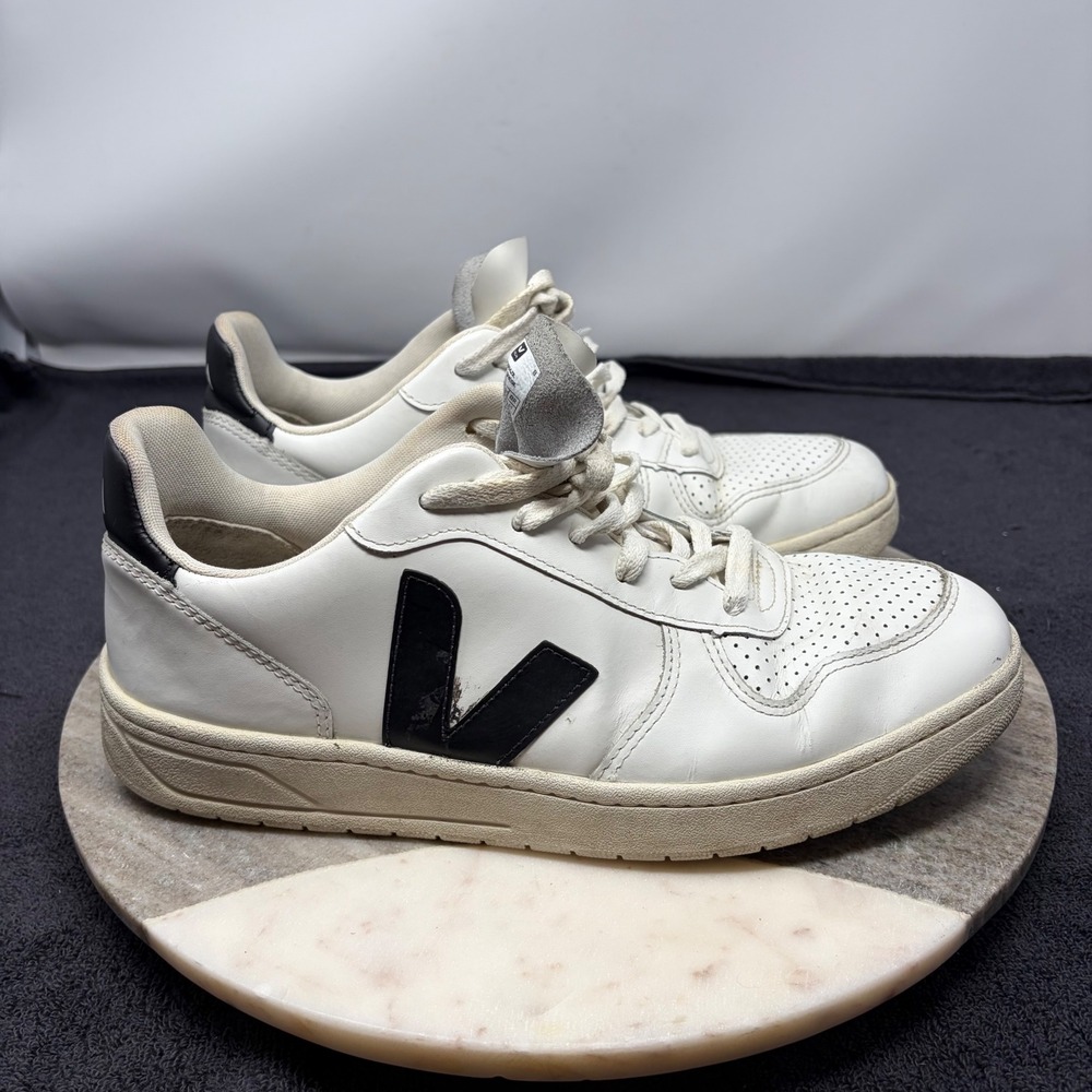 Veja V-10 Sneakers Mens Leather Low Top White Black 9.5 White Black